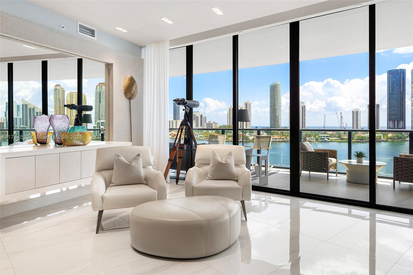 PRIVE CONDO - Residential
