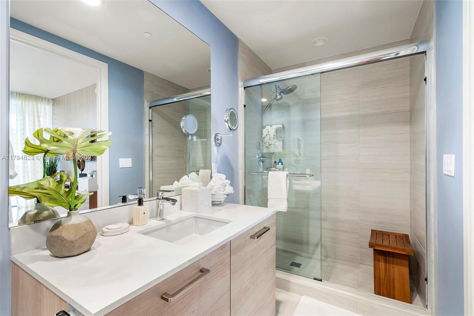 PRIVE CONDO - Residential