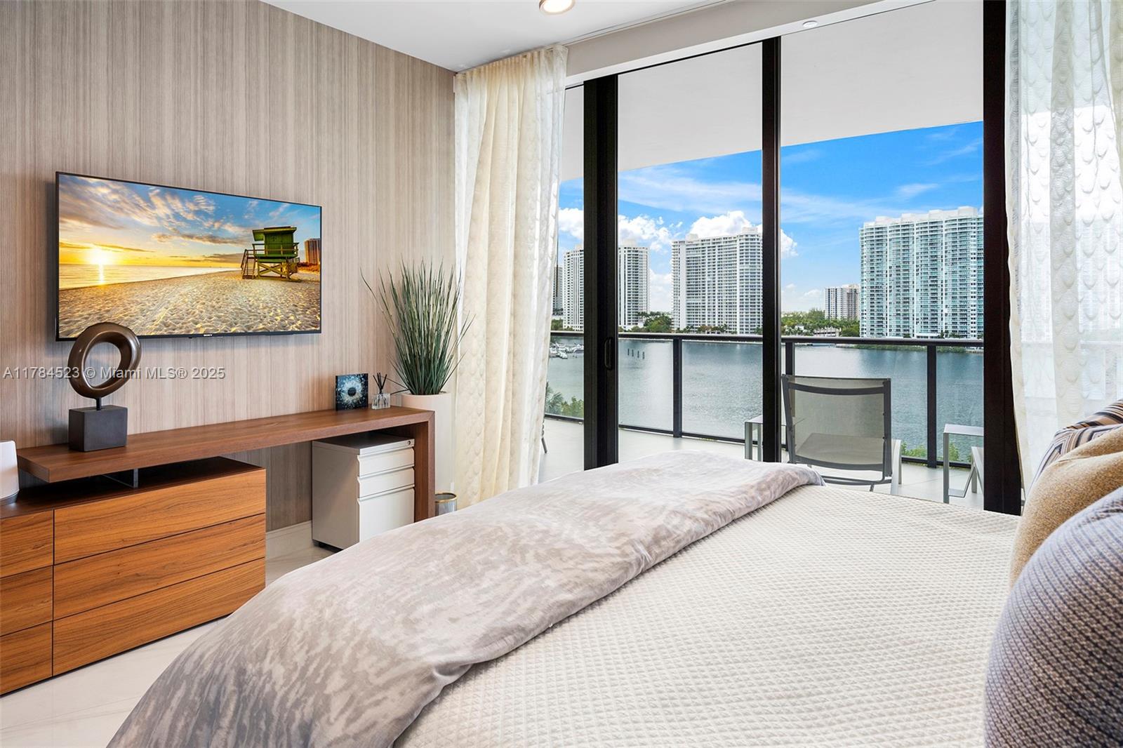 PRIVE CONDO - Residential