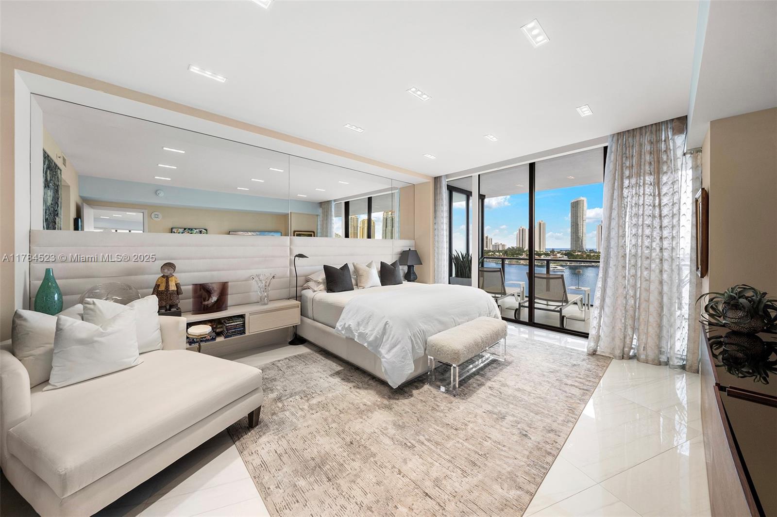 PRIVE CONDO - Residential