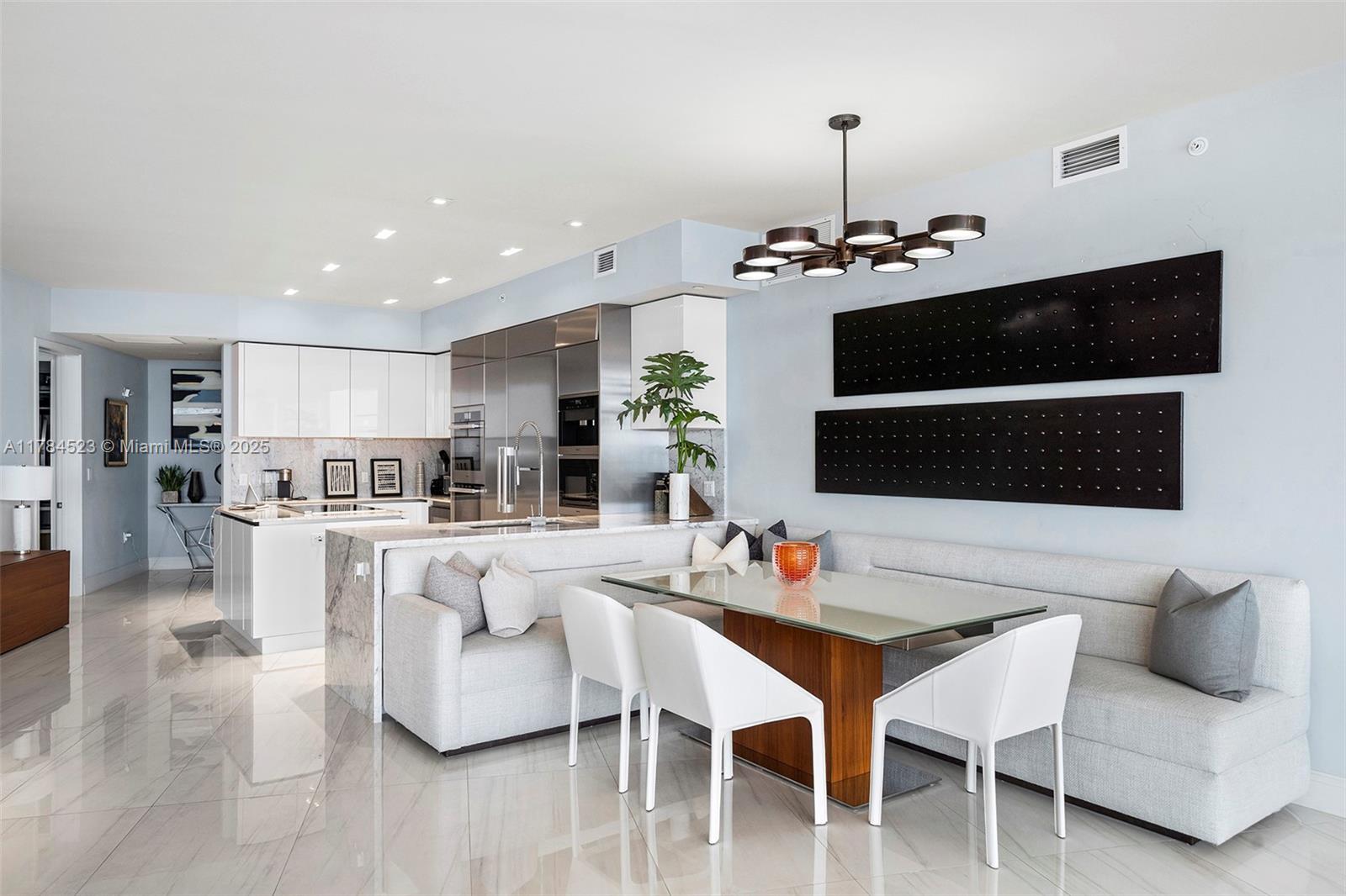 PRIVE CONDO - Residential