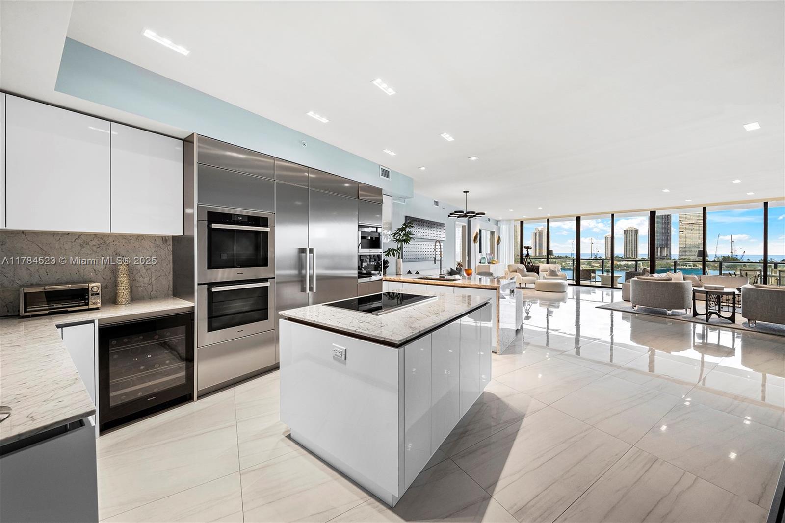 PRIVE CONDO - Residential