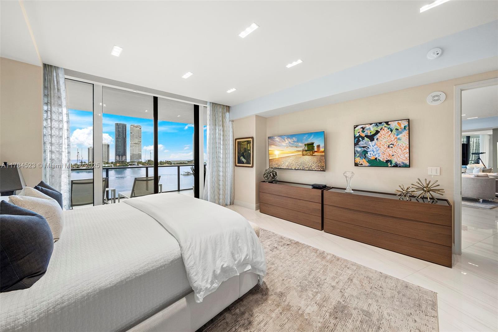 PRIVE CONDO - Residential