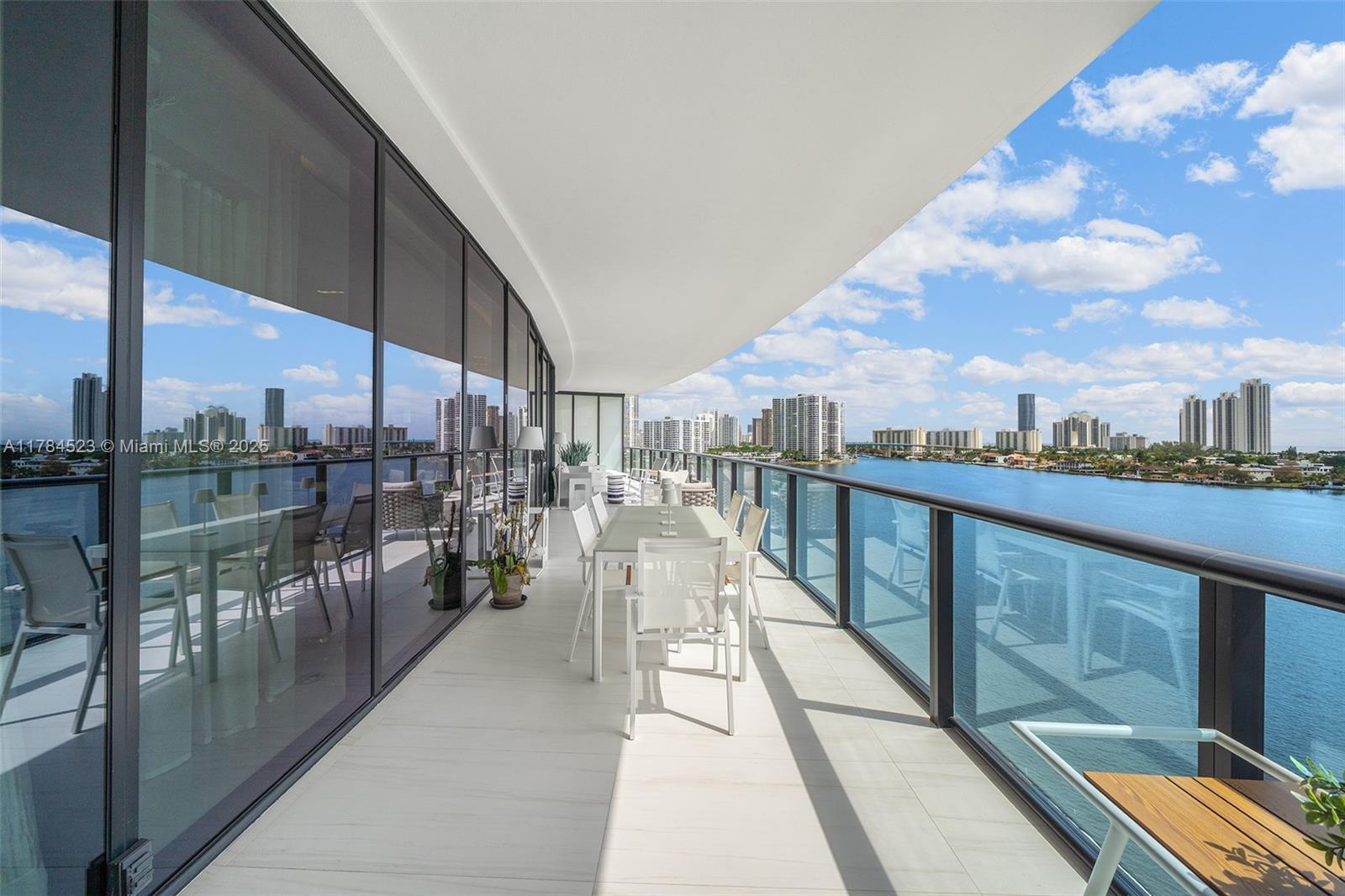 PRIVE CONDO - Residential