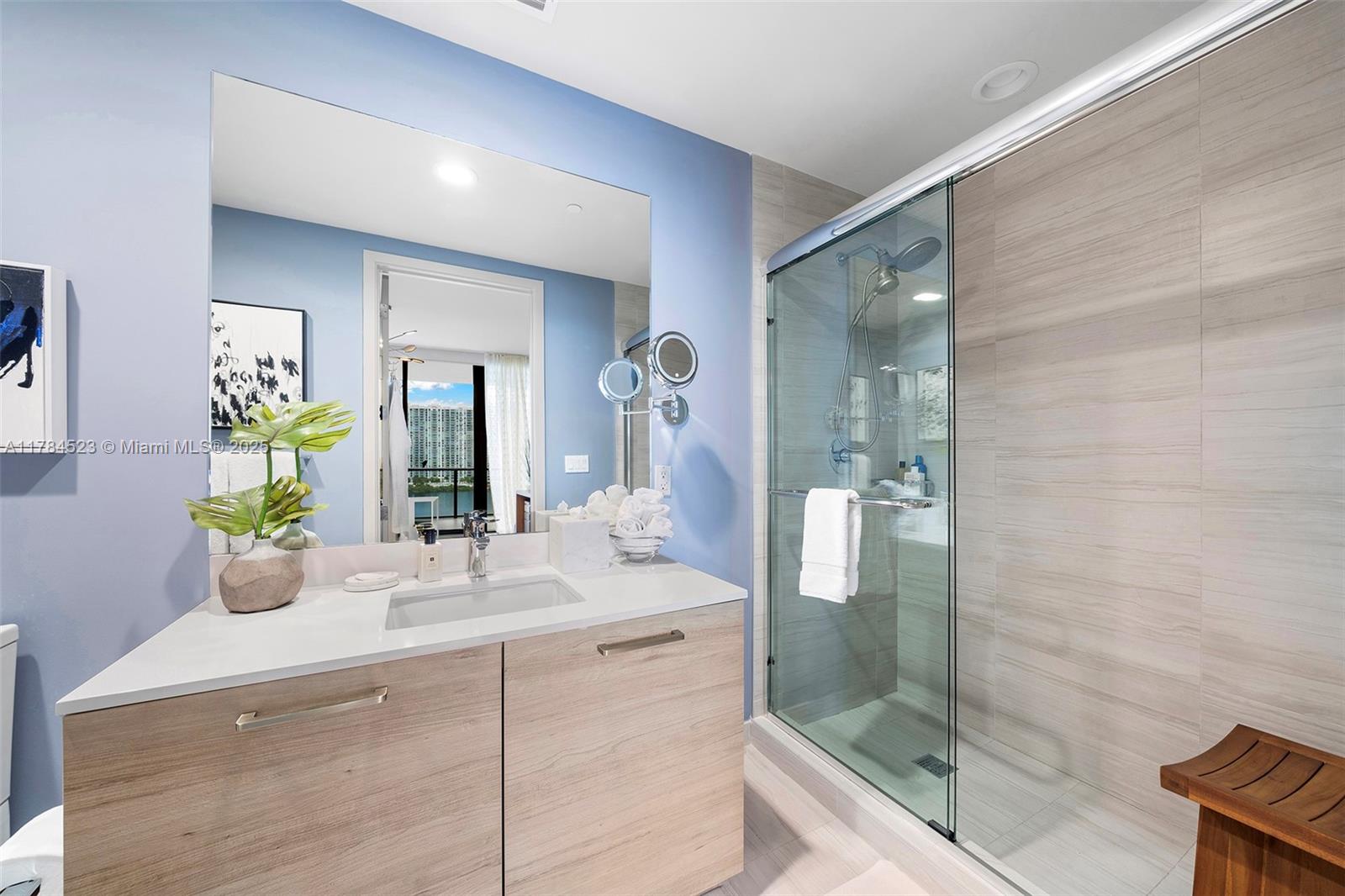 PRIVE CONDO - Residential