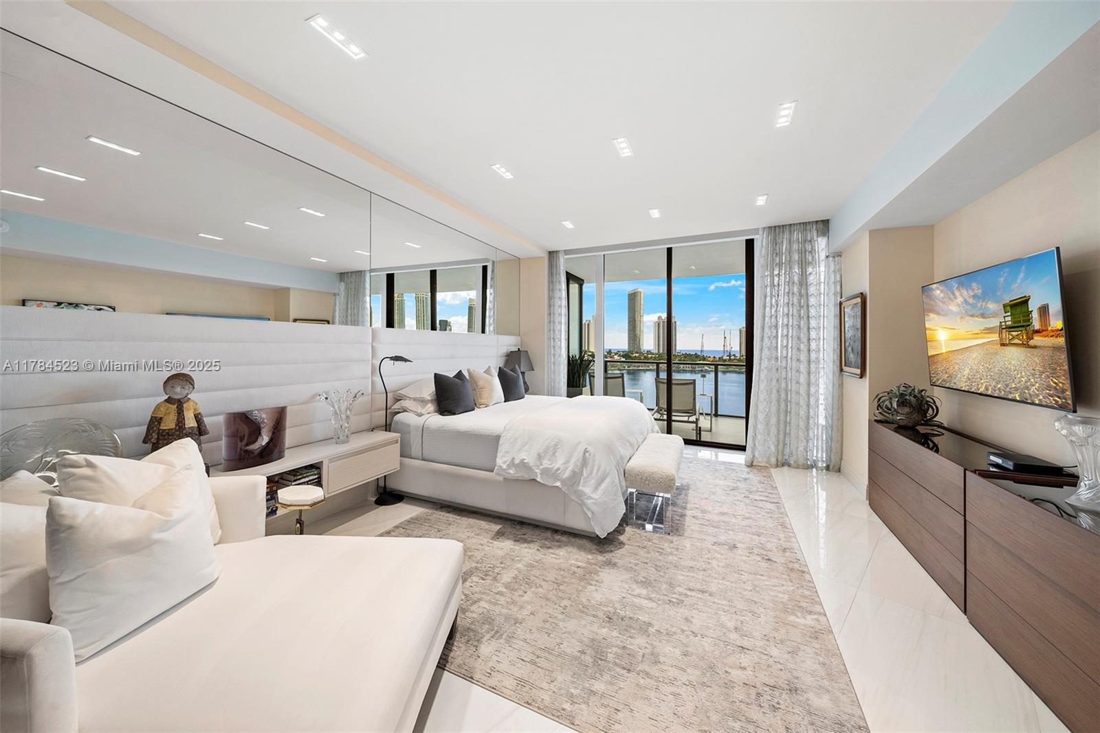 PRIVE CONDO - Residential