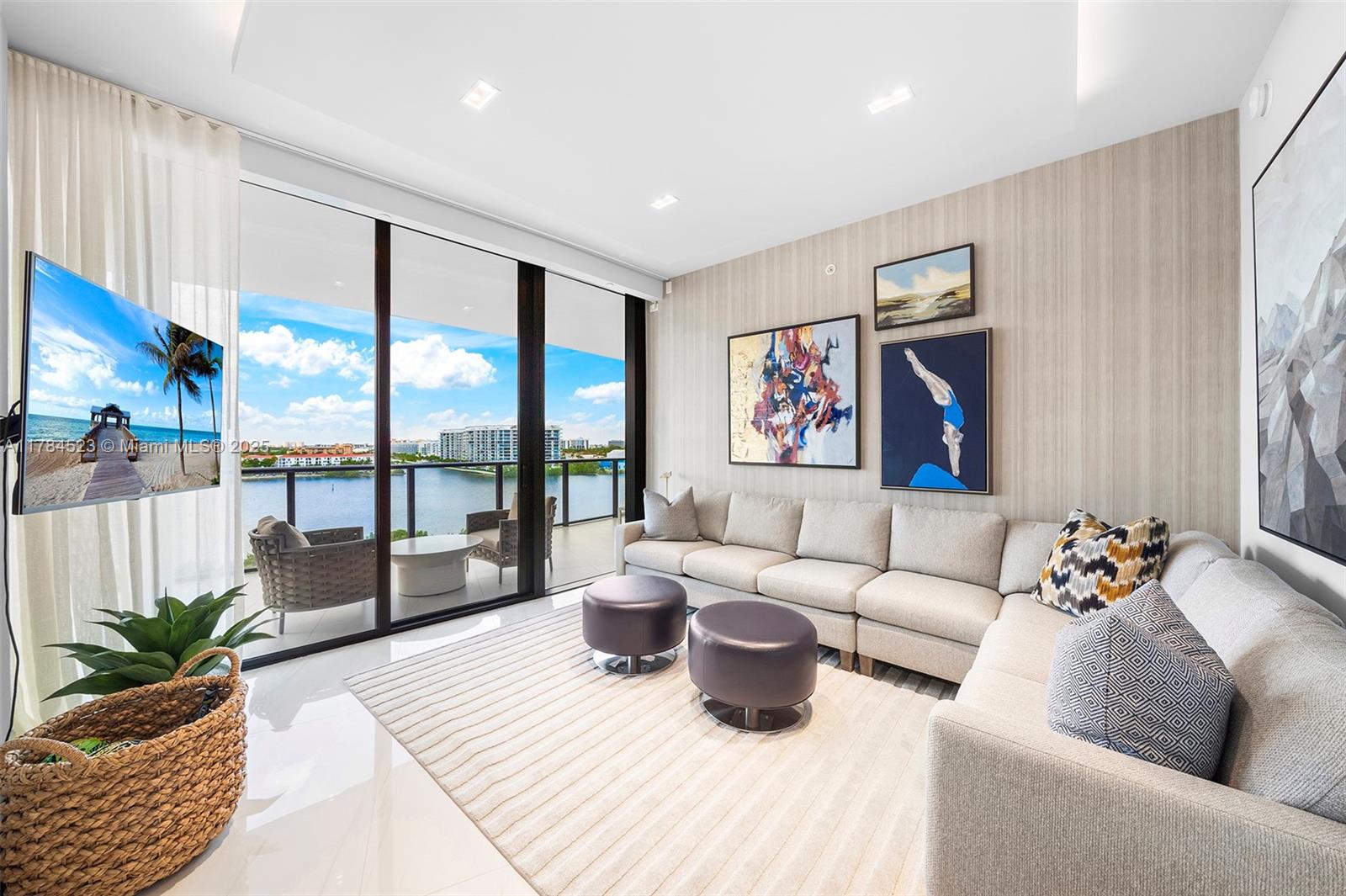PRIVE CONDO - Residential