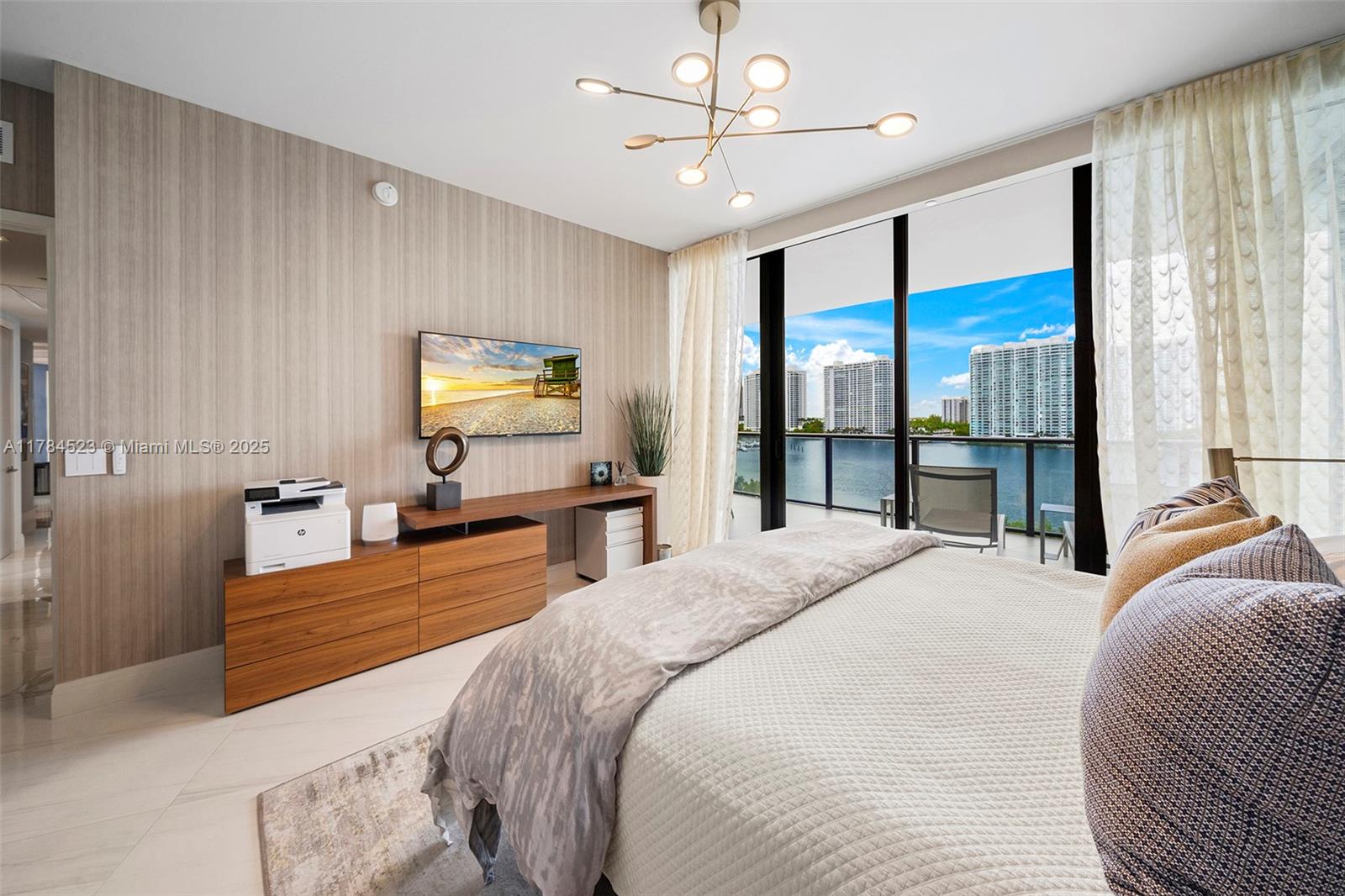 PRIVE CONDO - Residential