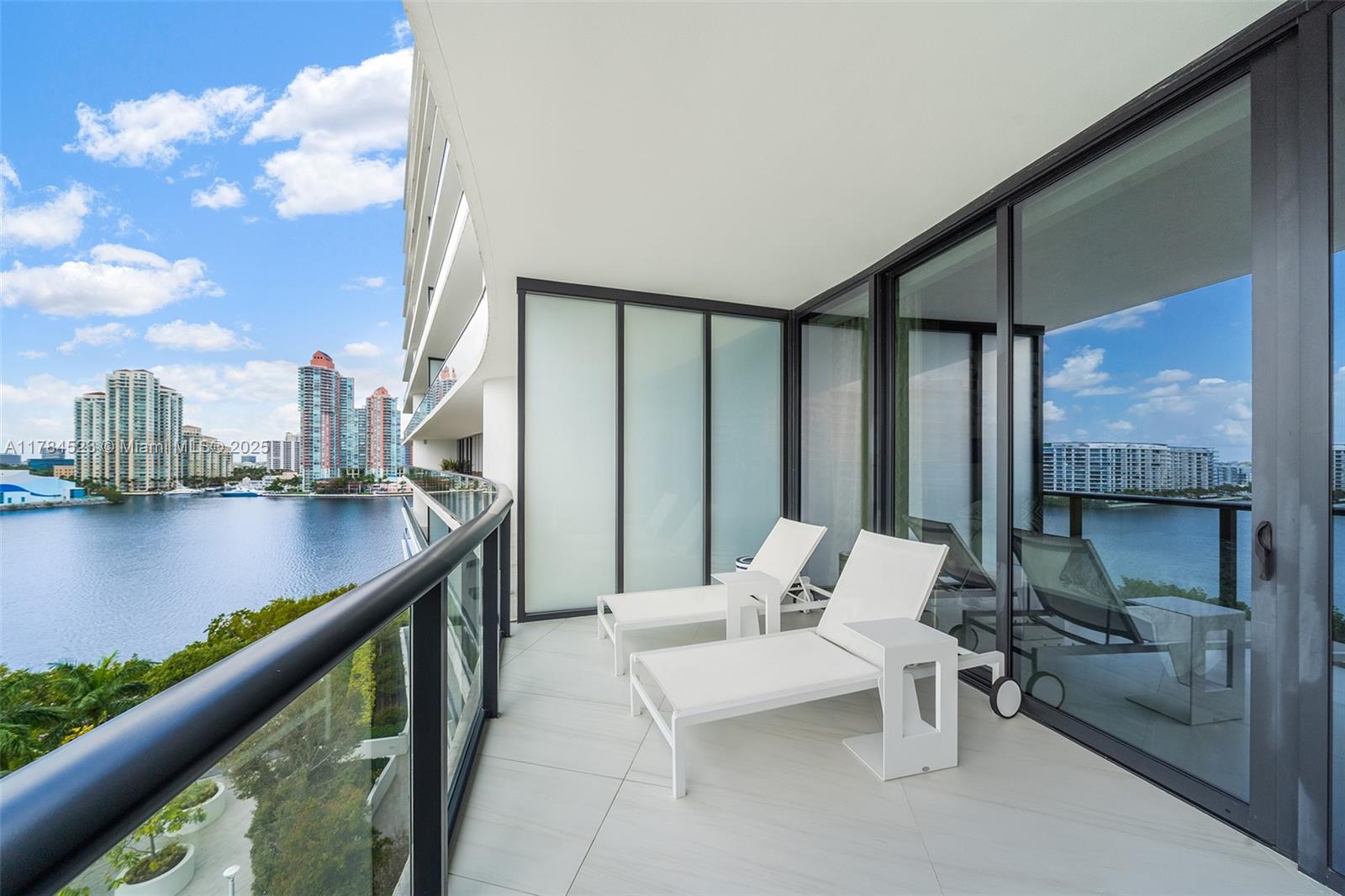 PRIVE CONDO - Residential