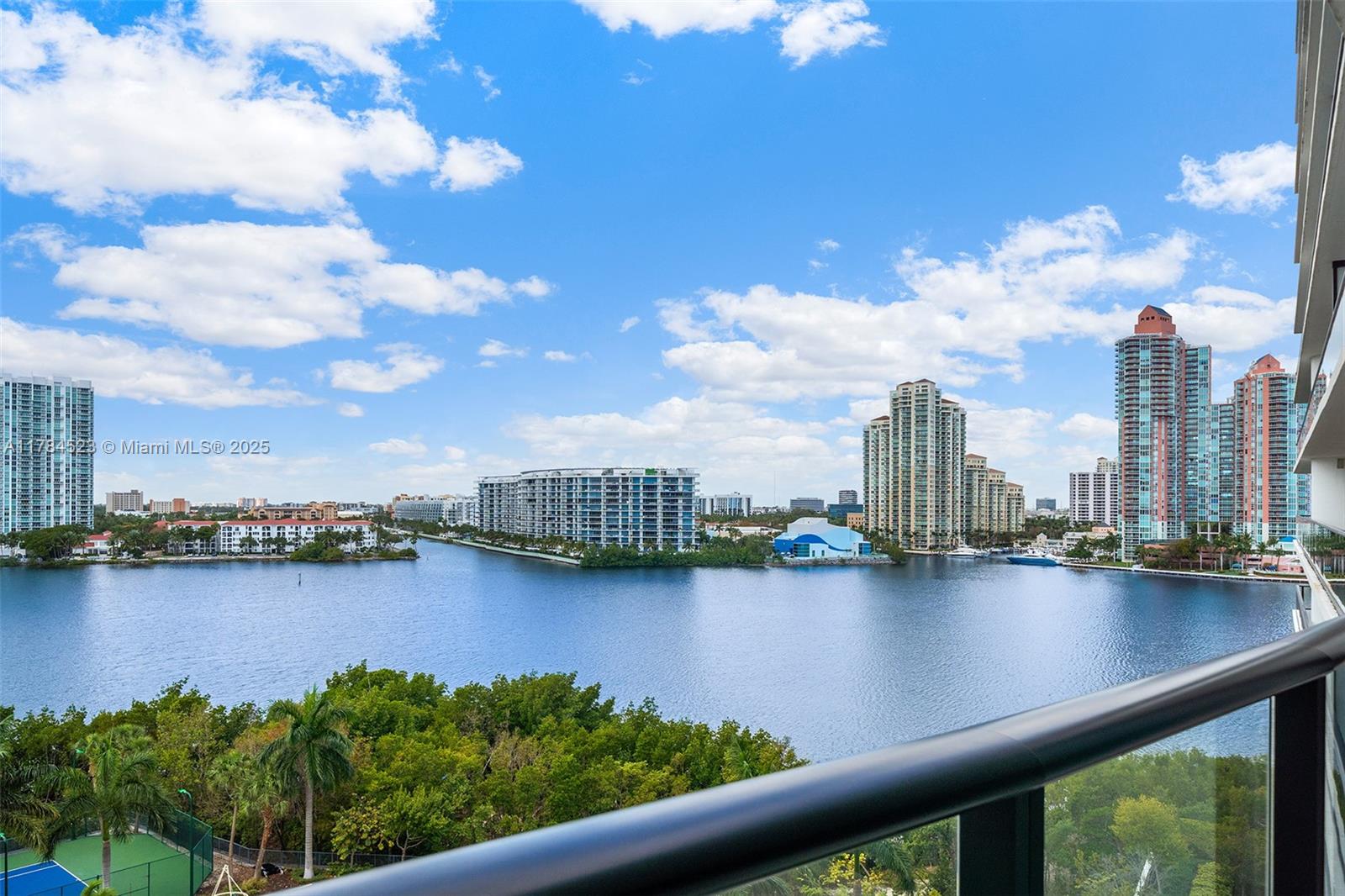 PRIVE CONDO - Residential