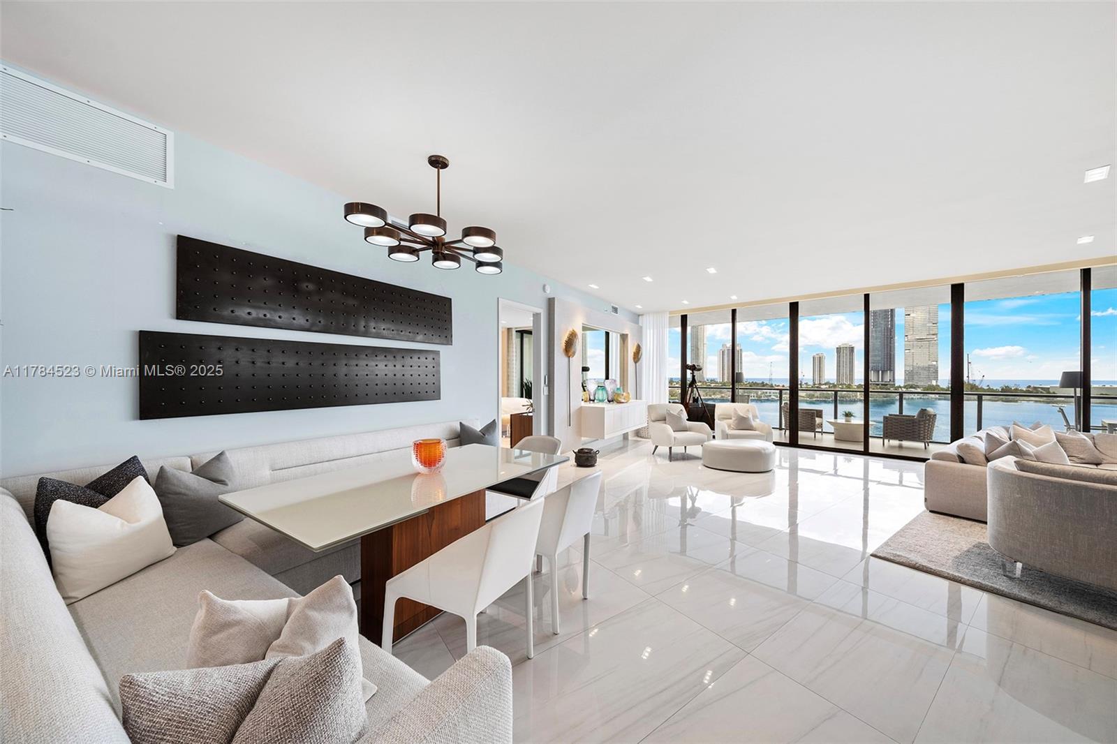PRIVE CONDO - Residential