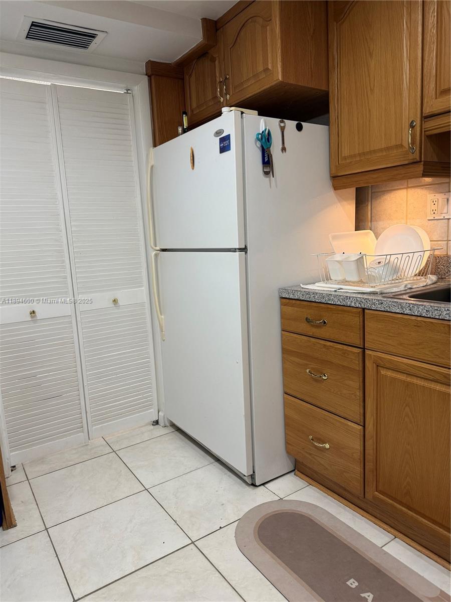 SILVER THATCH ATLANTIC PL - Residential Lease
