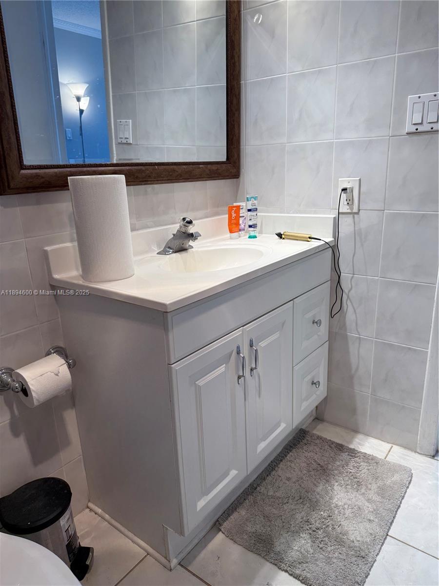 SILVER THATCH ATLANTIC PL - Residential Lease
