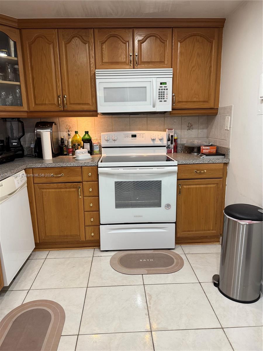 SILVER THATCH ATLANTIC PL - Residential Lease