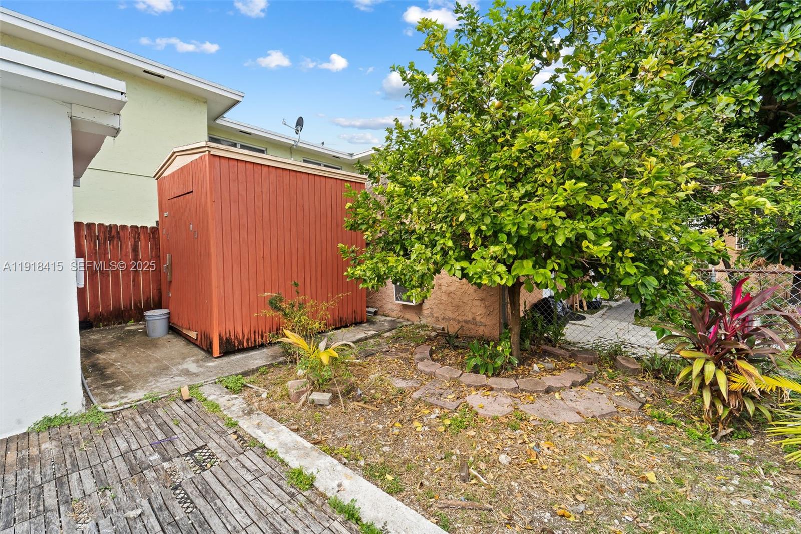 LAWRENCE ESTATE LAND CO - Residential