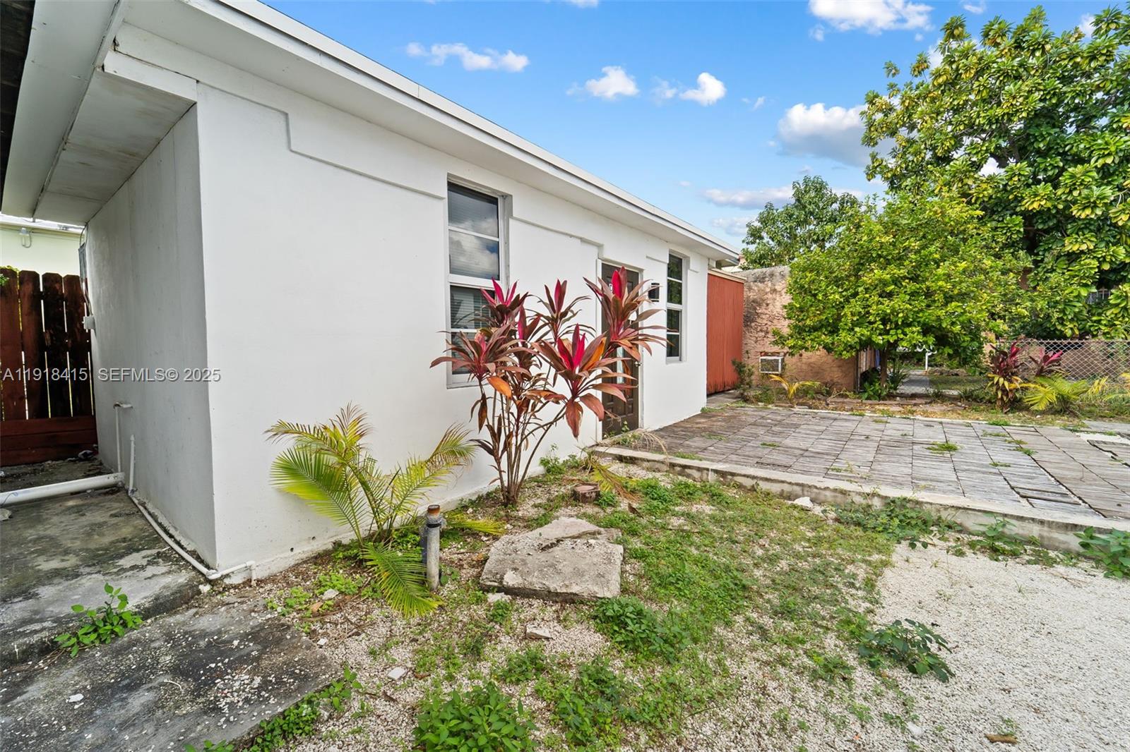 LAWRENCE ESTATE LAND CO - Residential