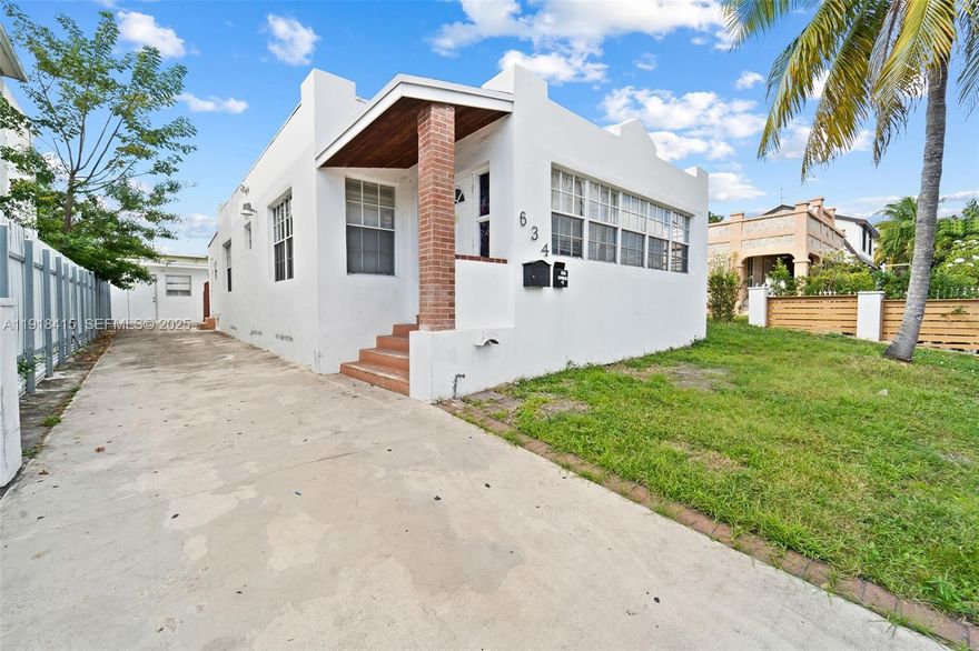 Welcome to 634 SW 10th Ave — a rare opportunity with exceptional potential for both investors and primary residents. This spacious 2-bedroom, 1-bathroom main home offers an impressive footprint, giving future owners the flexibility to add additional bedrooms, bathrooms, or customized living spaces to suit their needs.
A standout feature of this property is the attached room with its own private entrance—perfect for generating extra rental income. Beyond the main home, a separate structure in the back further expands income-producing possibilities, making this an ideal investment for those looking to maximize returns. Located in an area experiencing significant growth and development, this property sits in a prime location. Whether you're an investor seeking strong rental potential or a buyer looking to personalize a home with room to grow, 634 SW 10th Ave is a must-see opportunity brimming with versatility and future upside.