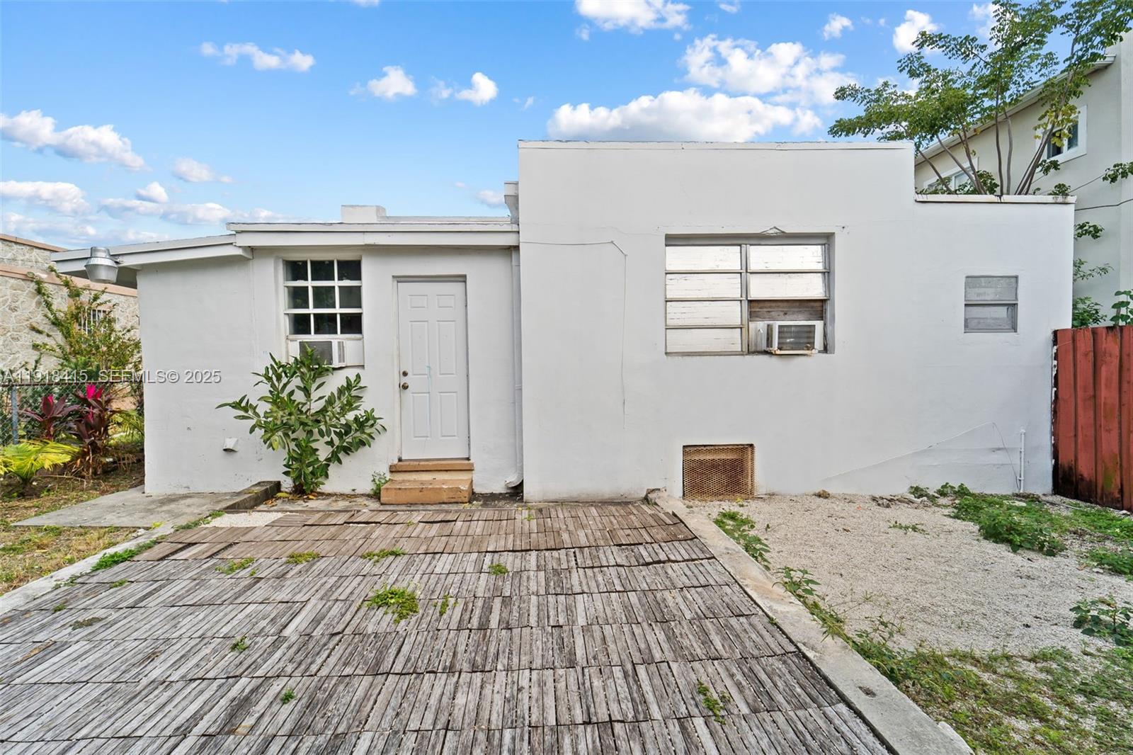 LAWRENCE ESTATE LAND CO - Residential