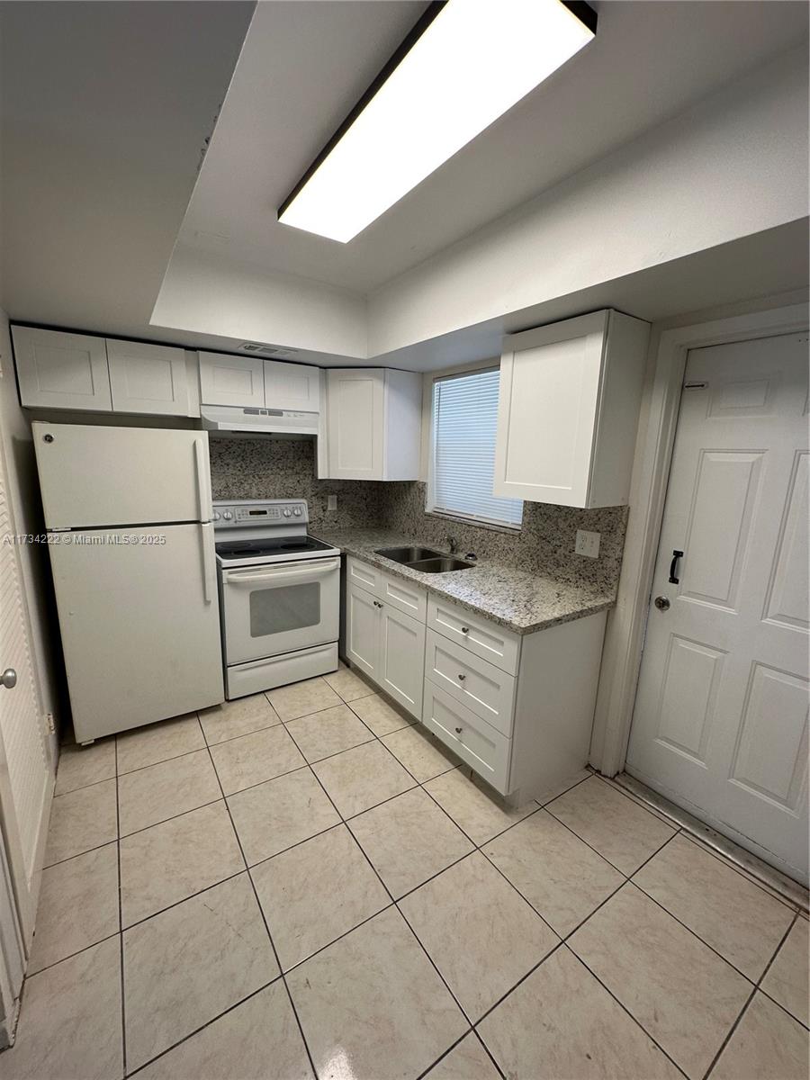 Rental Property at 339 Nw 32nd St 341, Oakland Park, Miami-Dade County, Florida - Bedrooms: 1 
Bathrooms: 1  - $1,700 MO.