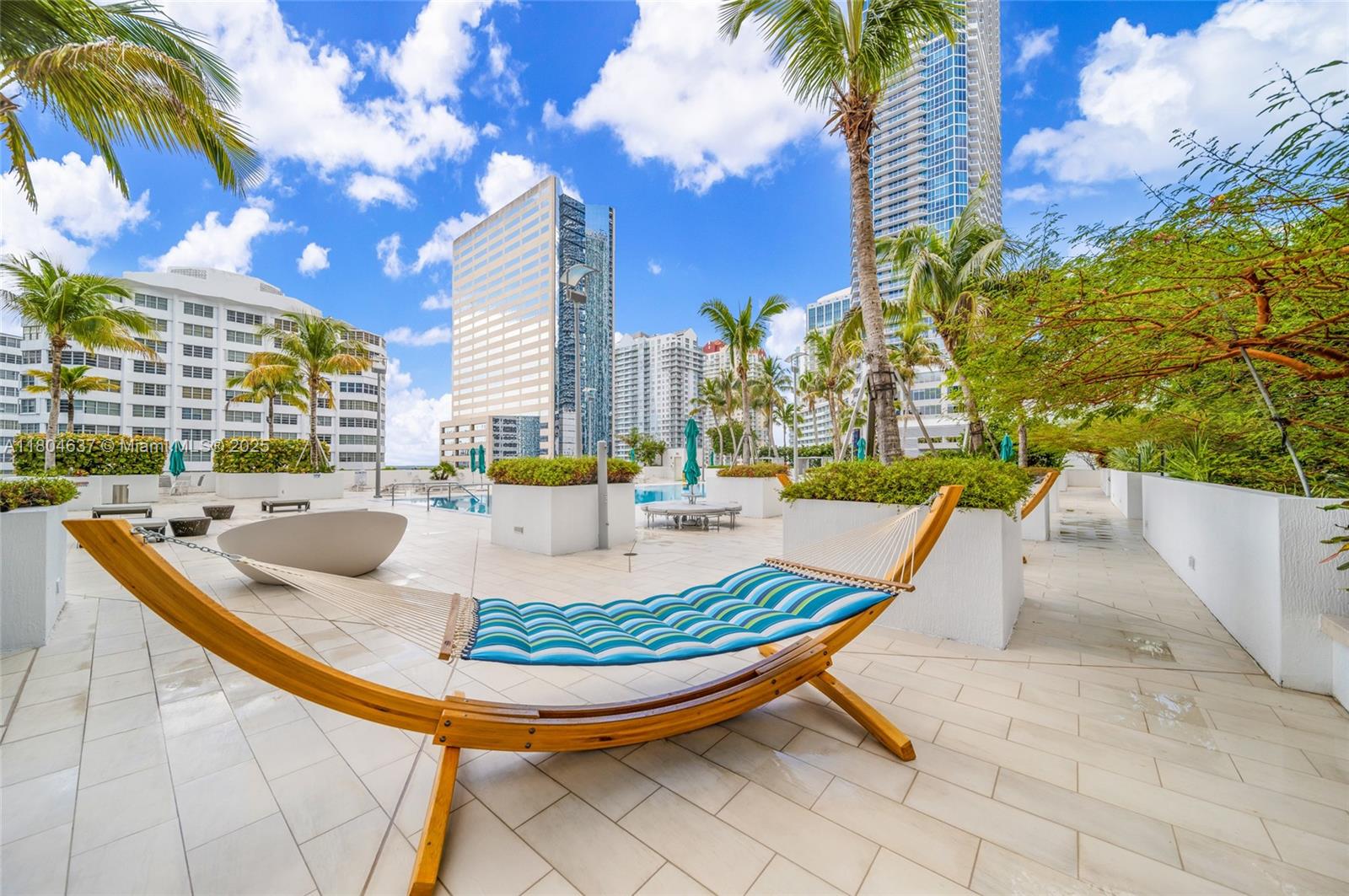 THE PLAZA 901 BRICKELL CO - Residential