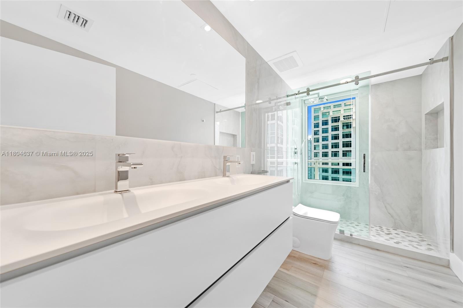 THE PLAZA 901 BRICKELL CO - Residential