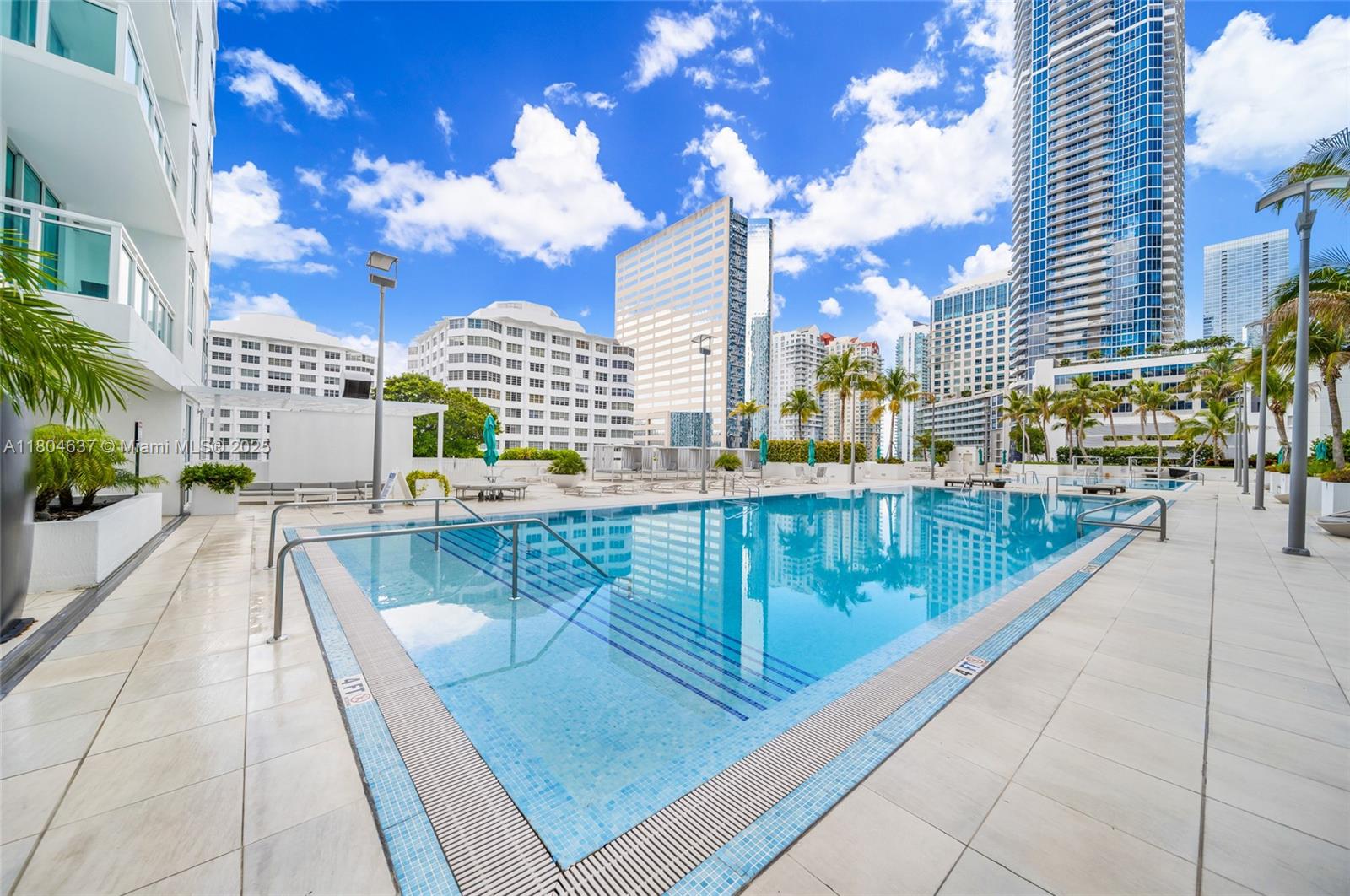 THE PLAZA 901 BRICKELL CO - Residential