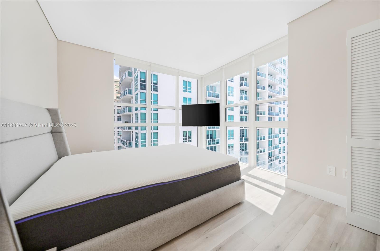 THE PLAZA 901 BRICKELL CO - Residential