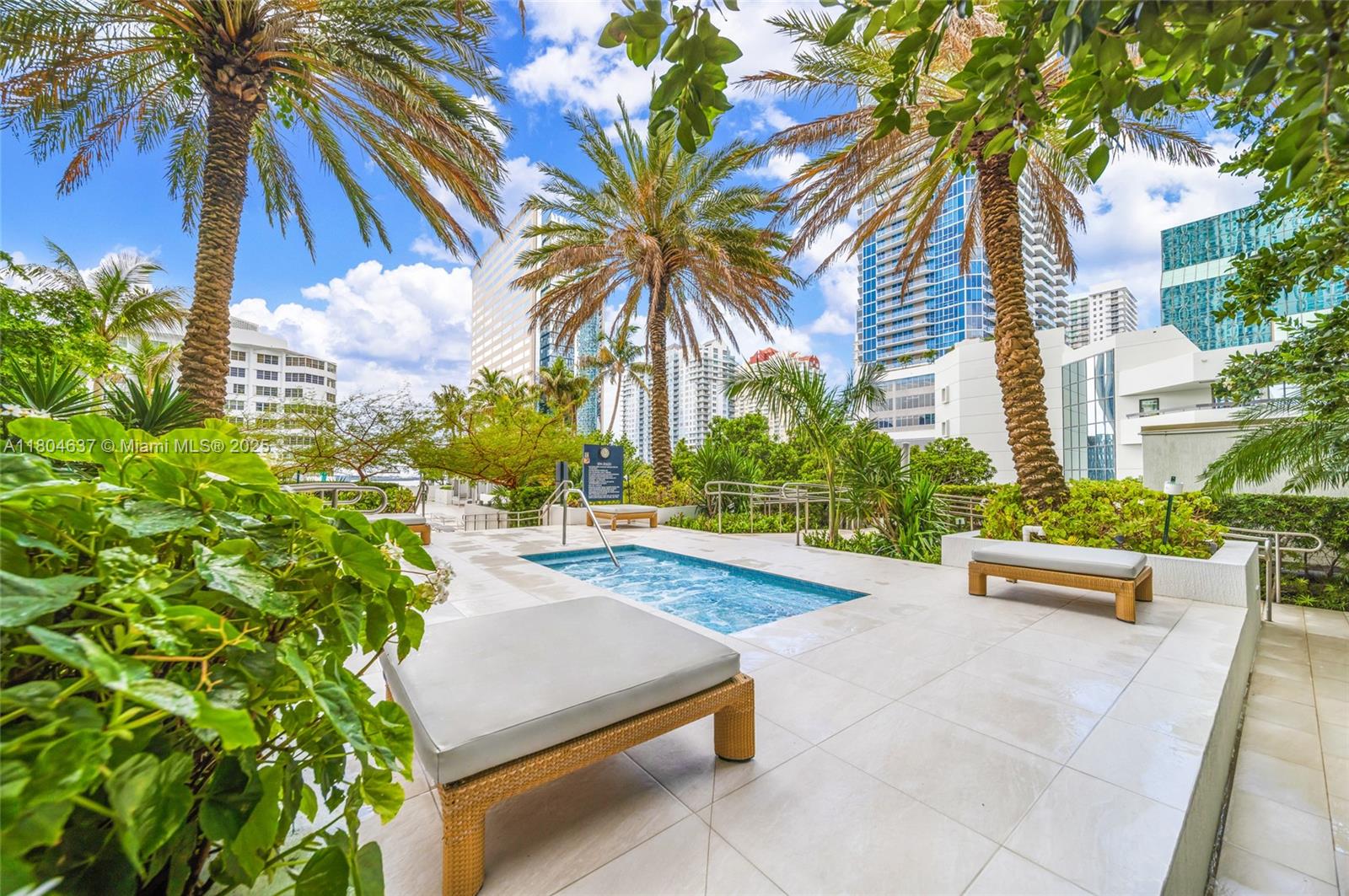 THE PLAZA 901 BRICKELL CO - Residential