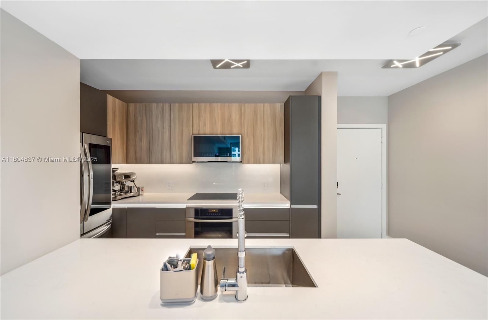 THE PLAZA 901 BRICKELL CO - Residential