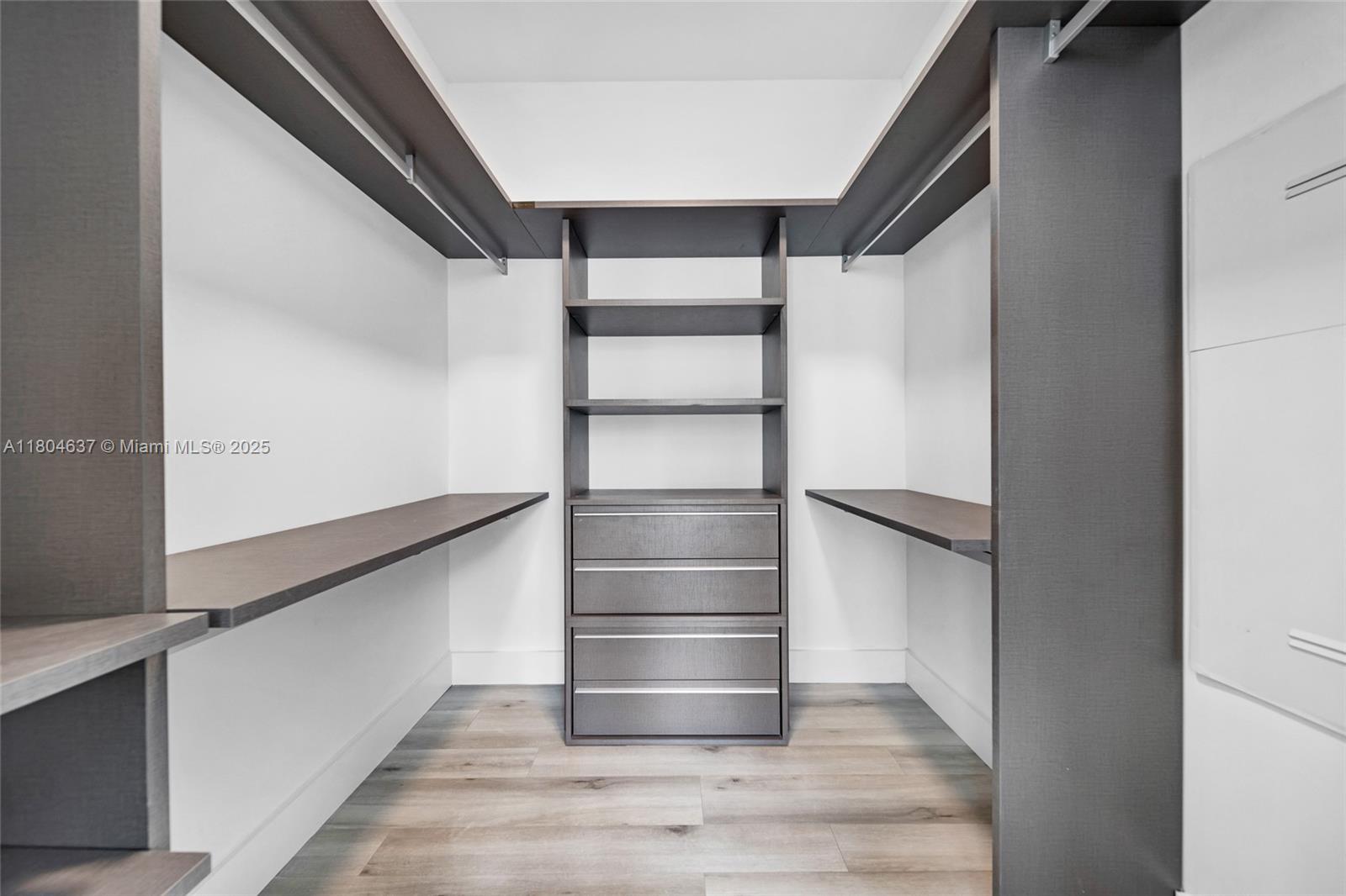 THE PLAZA 901 BRICKELL CO - Residential