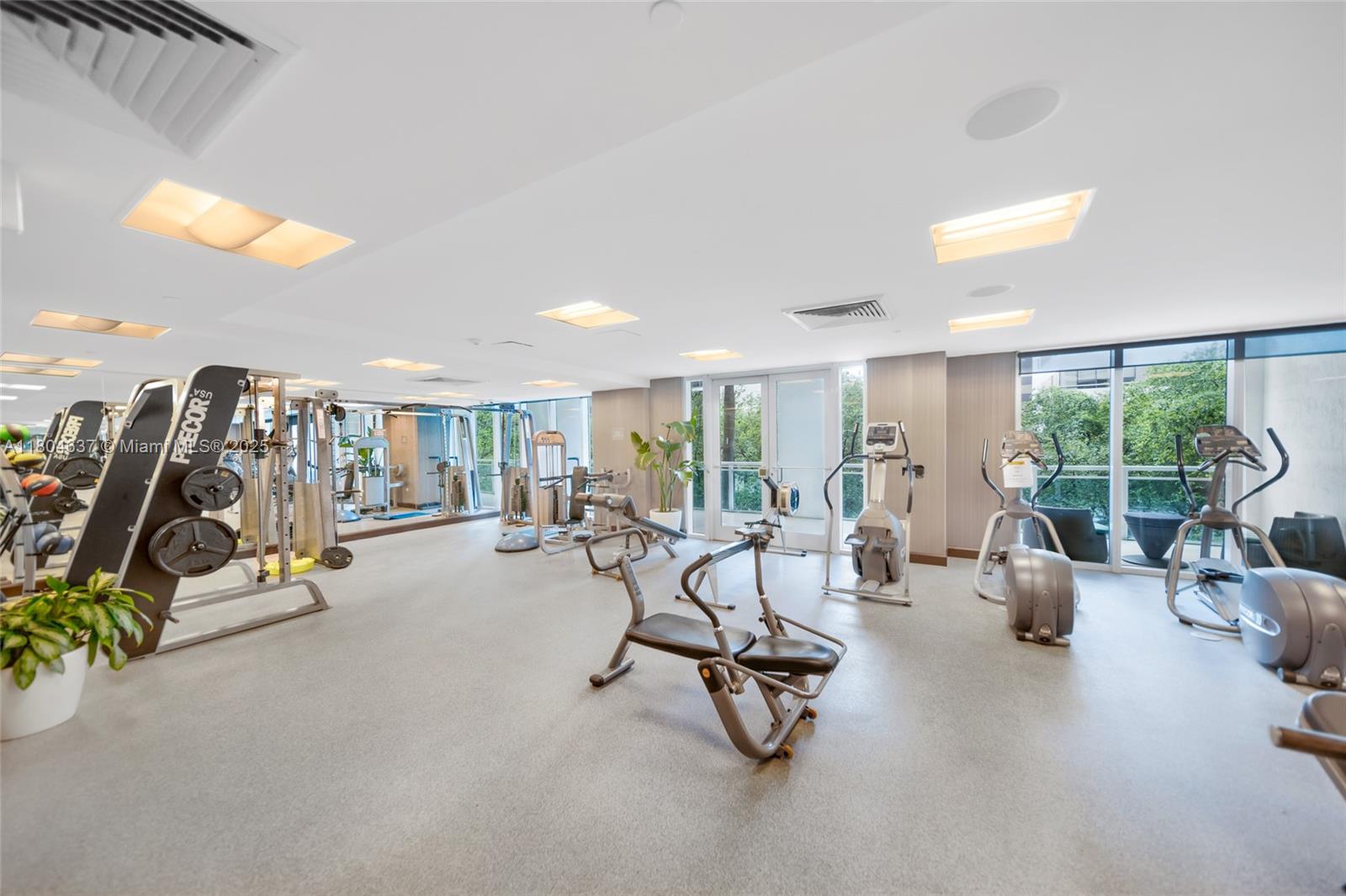 THE PLAZA 901 BRICKELL CO - Residential