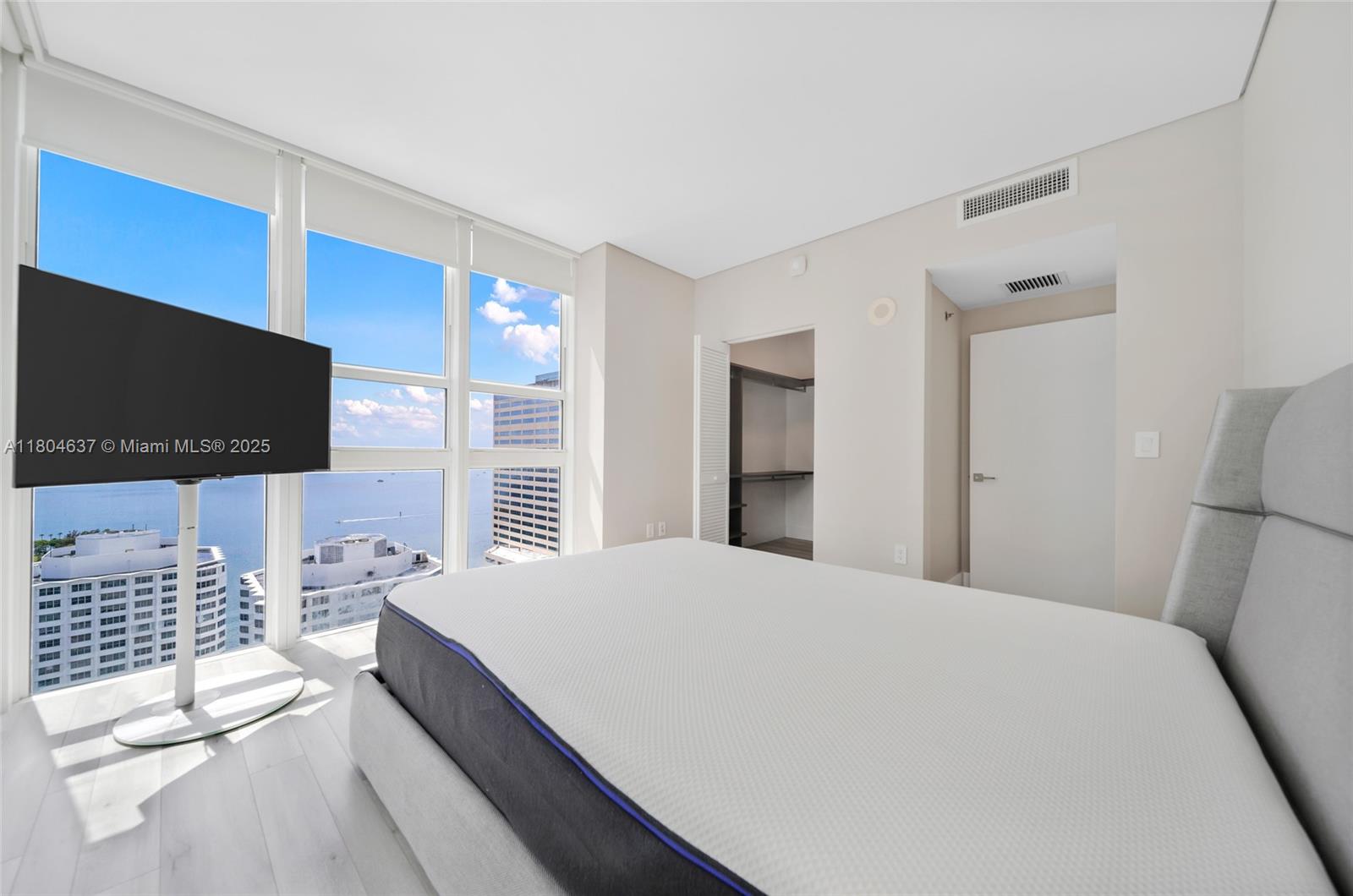 THE PLAZA 901 BRICKELL CO - Residential