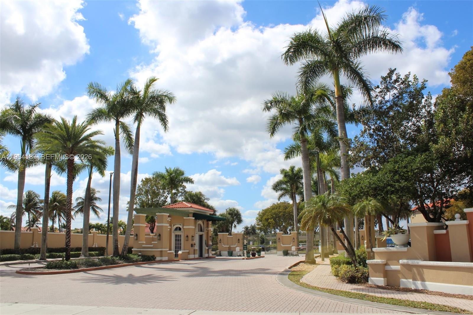 THE COURTS AT DORAL ISLE - Residential