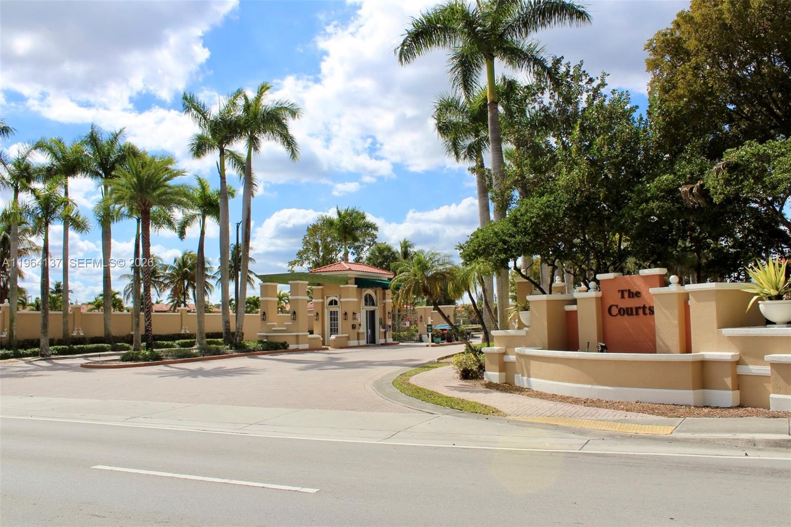 THE COURTS AT DORAL ISLE - Residential