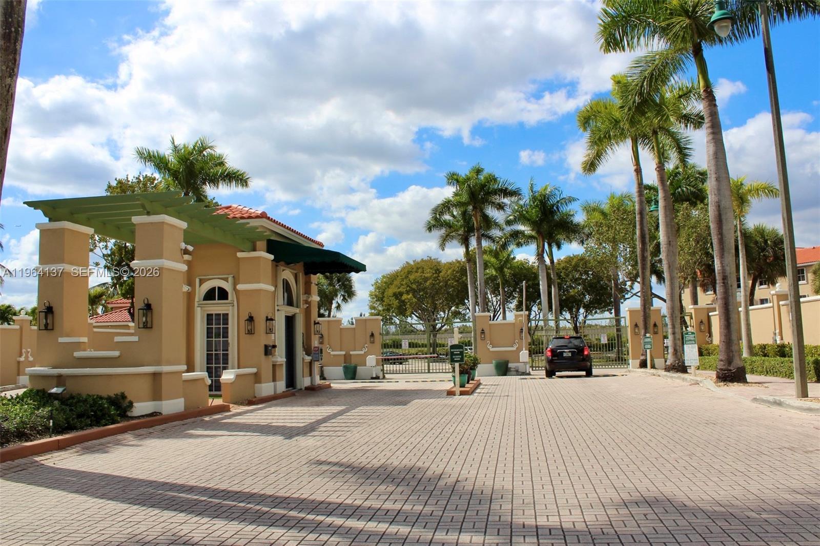 THE COURTS AT DORAL ISLE - Residential