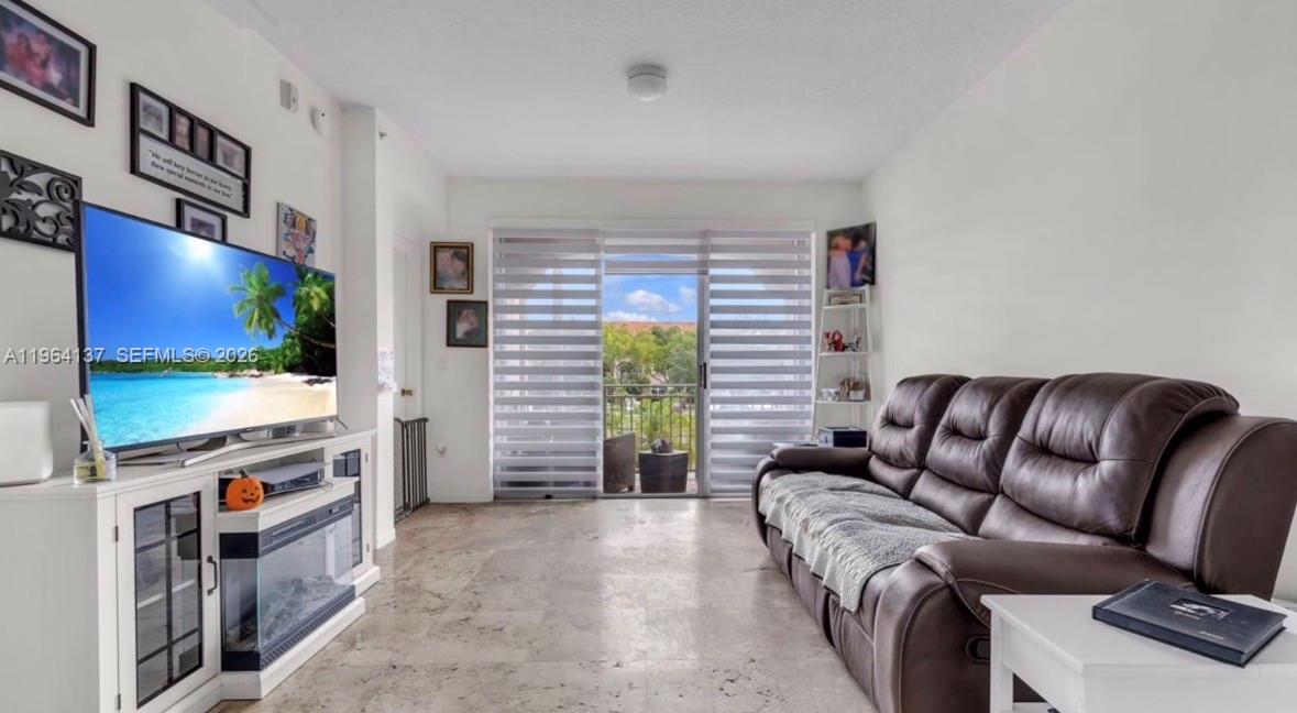 THE COURTS AT DORAL ISLE - Residential