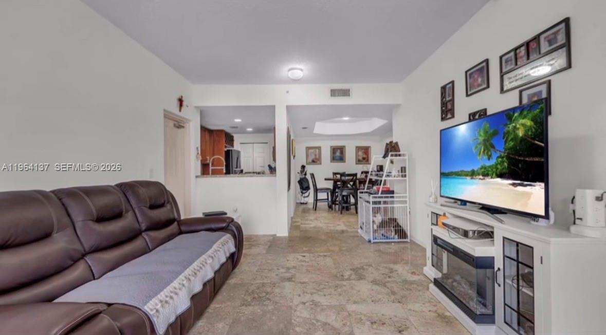 THE COURTS AT DORAL ISLE - Residential