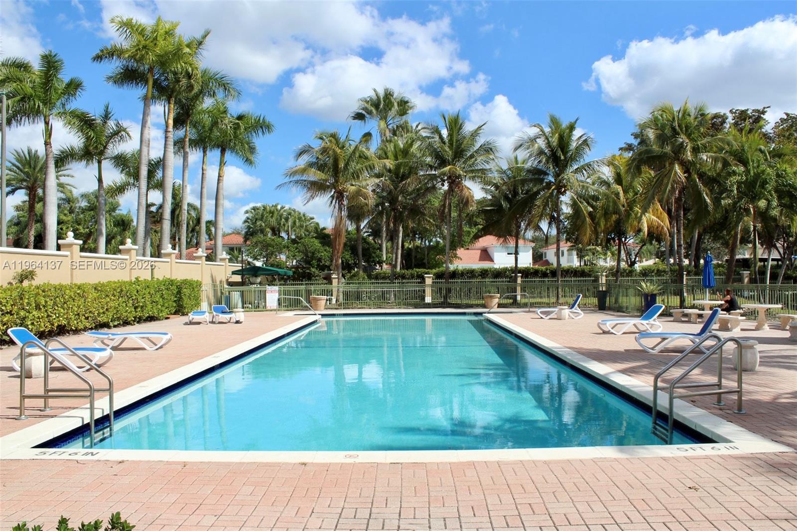 THE COURTS AT DORAL ISLE - Residential