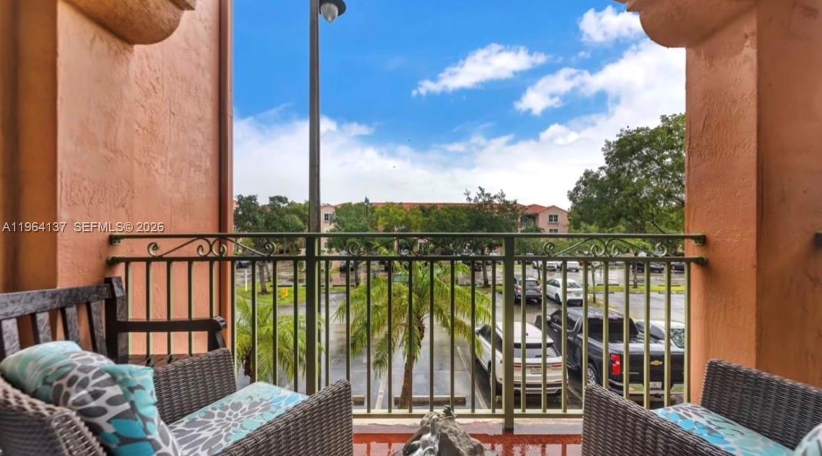 THE COURTS AT DORAL ISLE - Residential