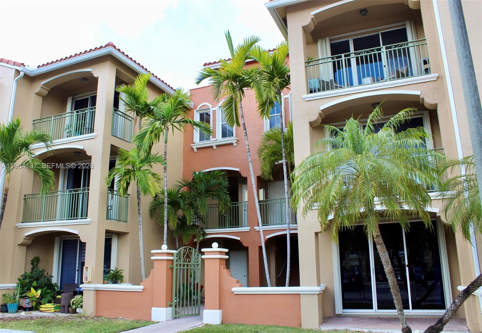 THE COURTS AT DORAL ISLE - Residential