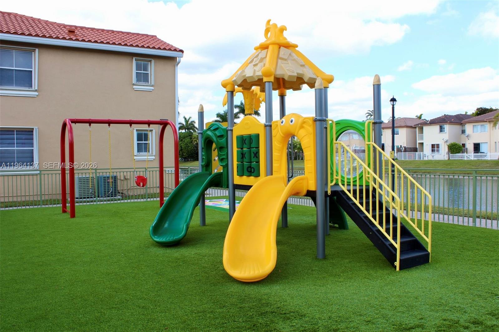 THE COURTS AT DORAL ISLE - Residential