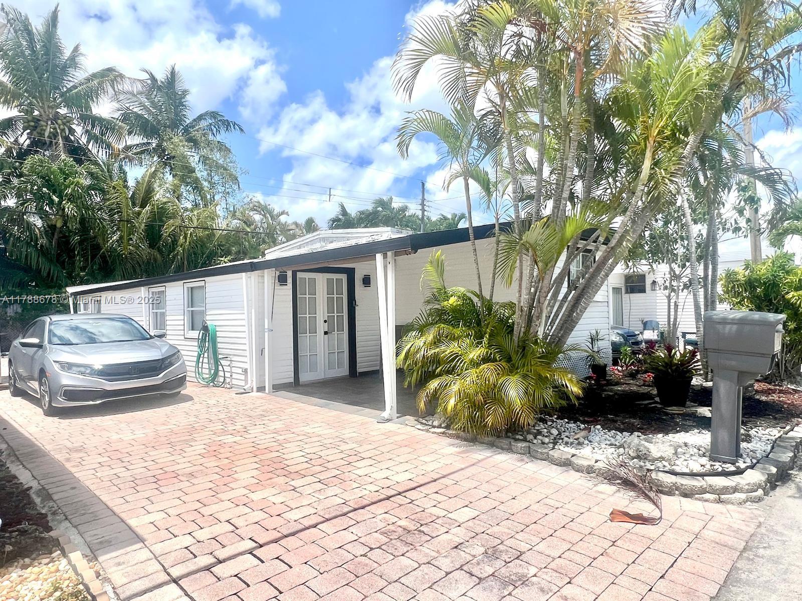 Photo 1 of 95 W Lake Drive 95, Hallandale Beach, Florida, $1,850, Web #: 11788678