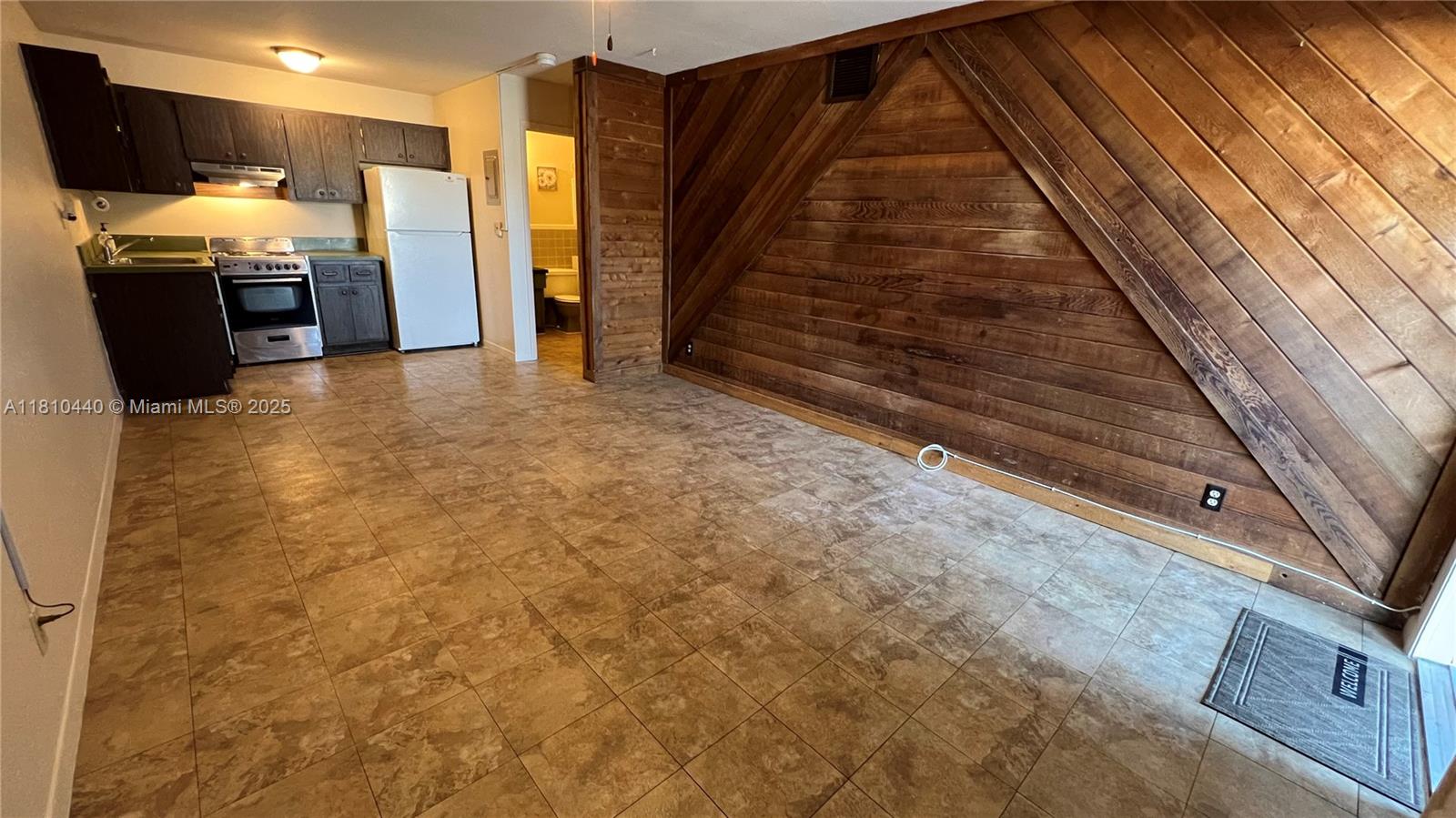 Rental Property at 2400 Sw 42nd Ave 1, Fort Lauderdale, Broward County, Florida - Bedrooms: 1 
Bathrooms: 1  - $1,400 MO.
