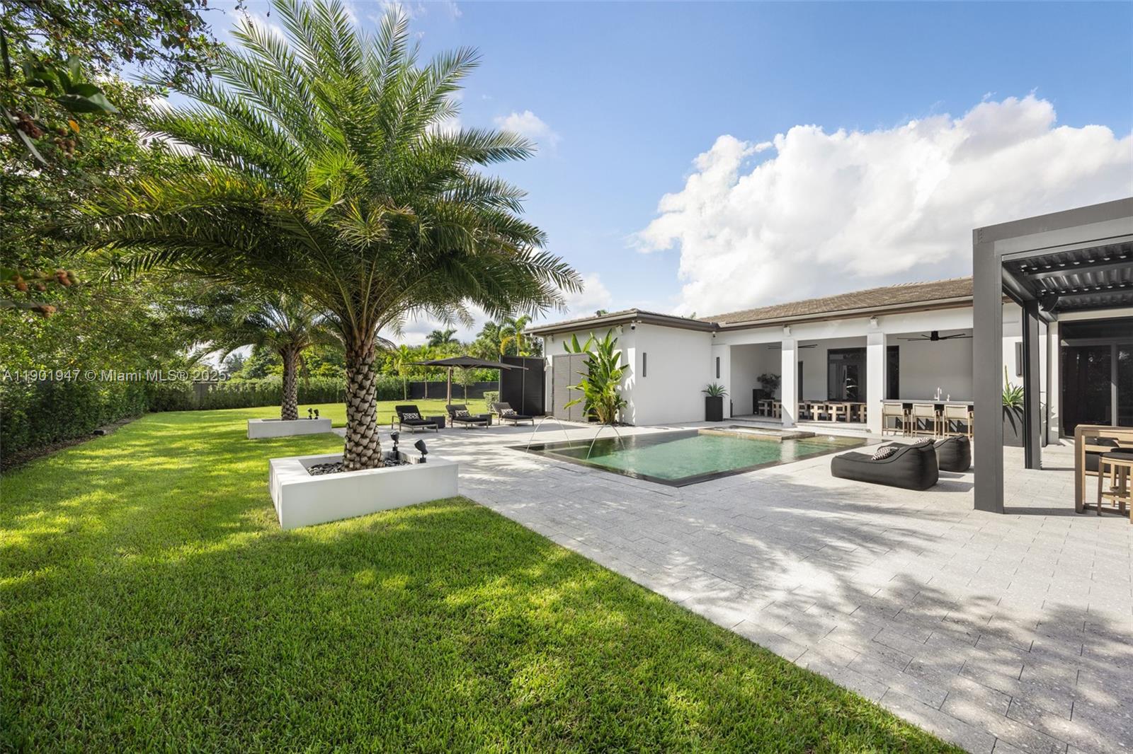 'ZONA WEST' - Residential