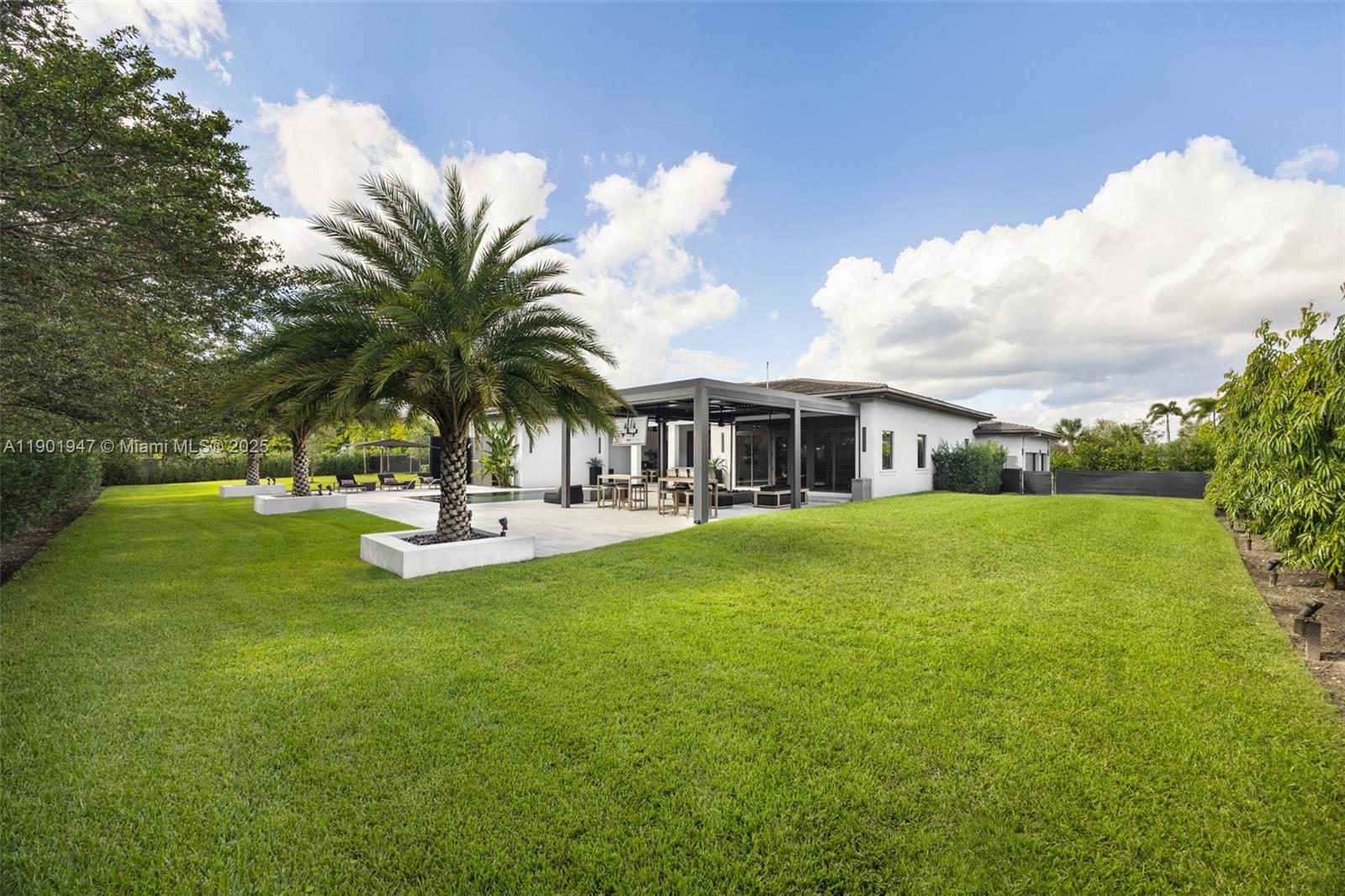 'ZONA WEST' - Residential