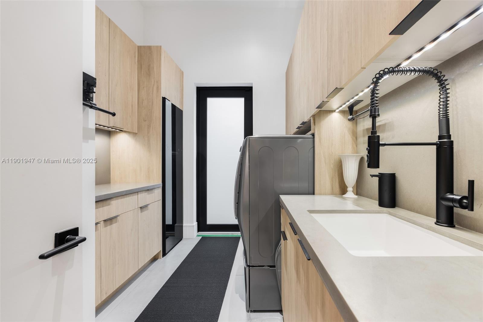 'ZONA WEST' - Residential