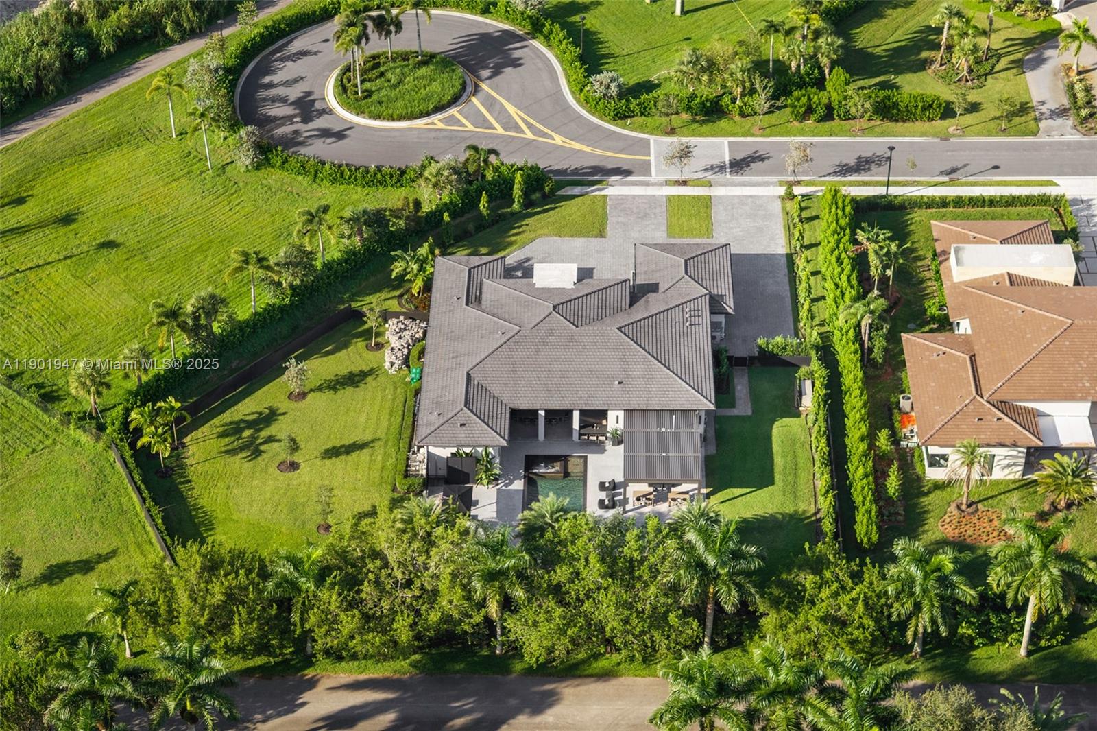 'ZONA WEST' - Residential