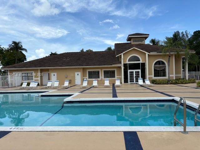 PALMS OF PEMBROKE CONDO - Residential Lease