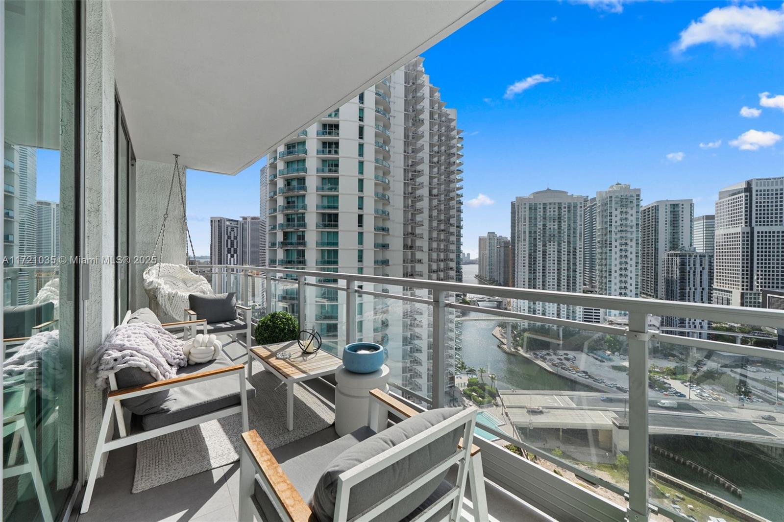 Property for Sale at 90 Sw 3rd St 2603, Miami, Broward County, Florida - Bedrooms: 1 
Bathrooms: 2  - $500,000