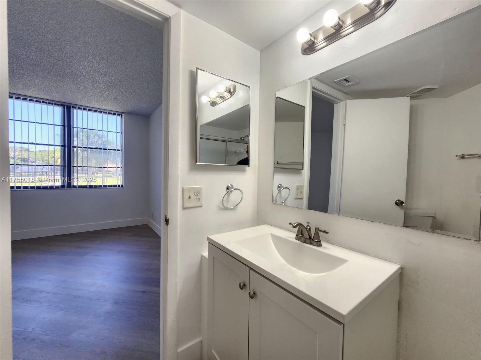 210 Lake Pointe Dr 109